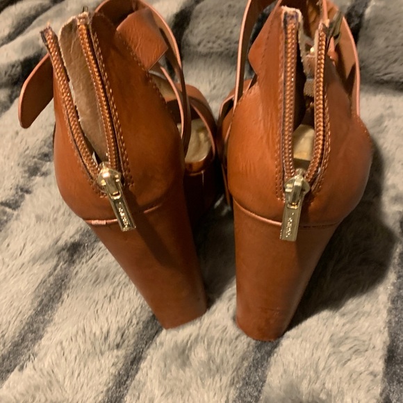 #263 Shiekh Women's Tan Wedge Sandals - Picture 6 of 8